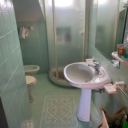 Baiamarinellaccommodation דירה אולביה