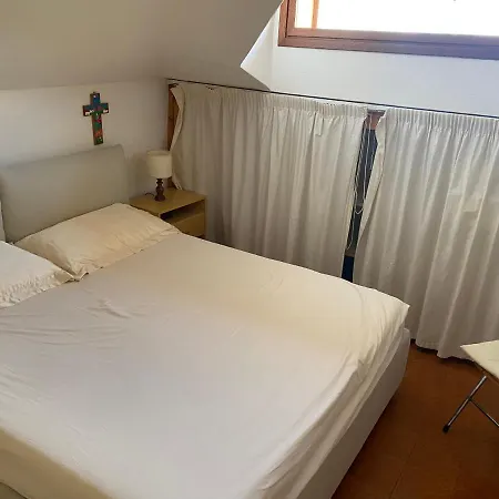 Baiamarinellaccommodation דירה אולביה